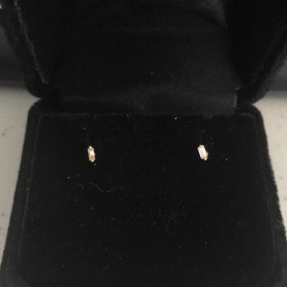COPY 1 earring ONLY- Diamond baguette 16g